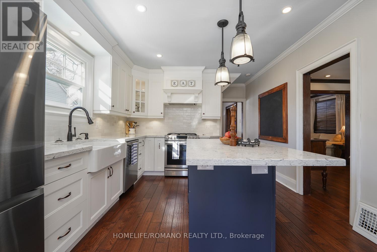 11 Dominion Road, Toronto, Ontario  M8W 1J1 - Photo 20 - W12811752