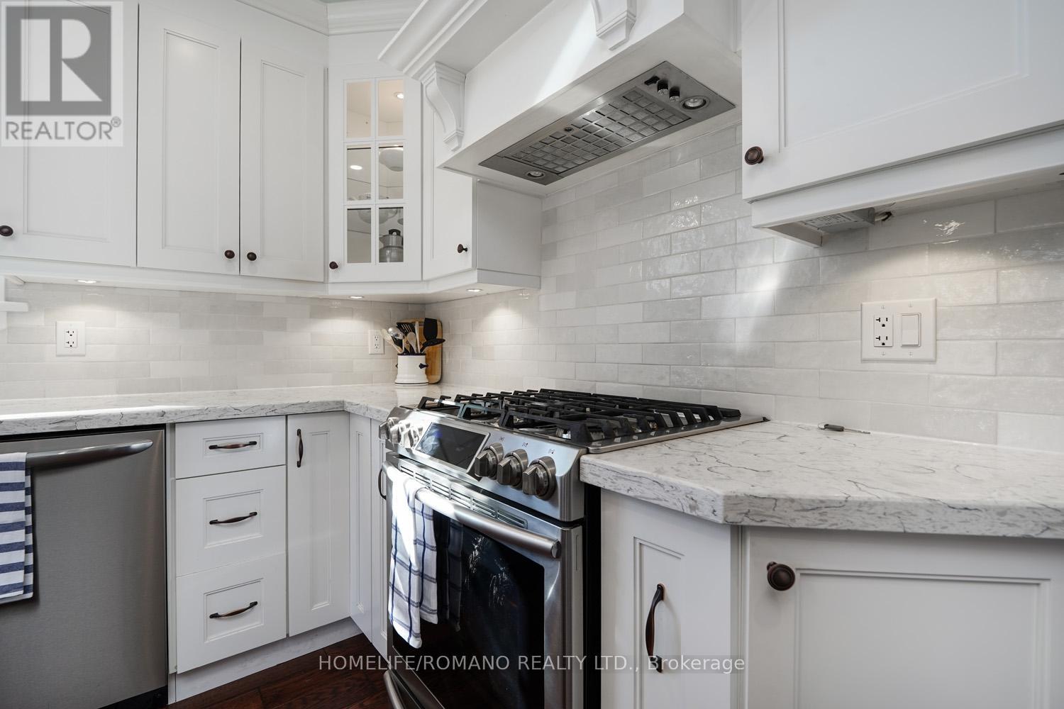 11 Dominion Road, Toronto, Ontario  M8W 1J1 - Photo 22 - W12811752