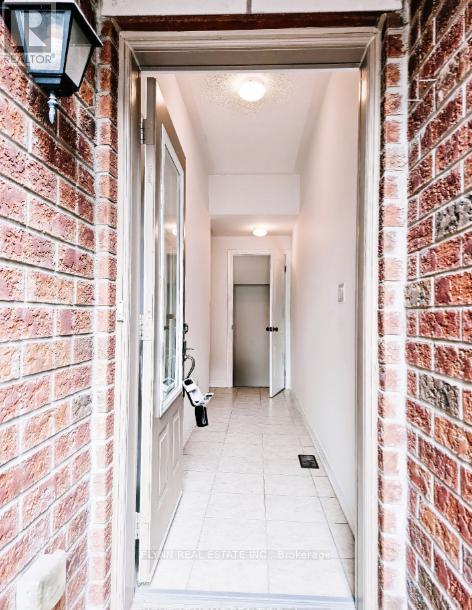 Upper - 11 Telegraph Street, Brampton, Ontario  L6Z 0H9 - Photo 2 - W12811778