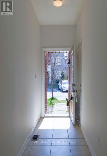 Upper - 11 Telegraph Street, Brampton, Ontario  L6Z 0H9 - Photo 3 - W12811778