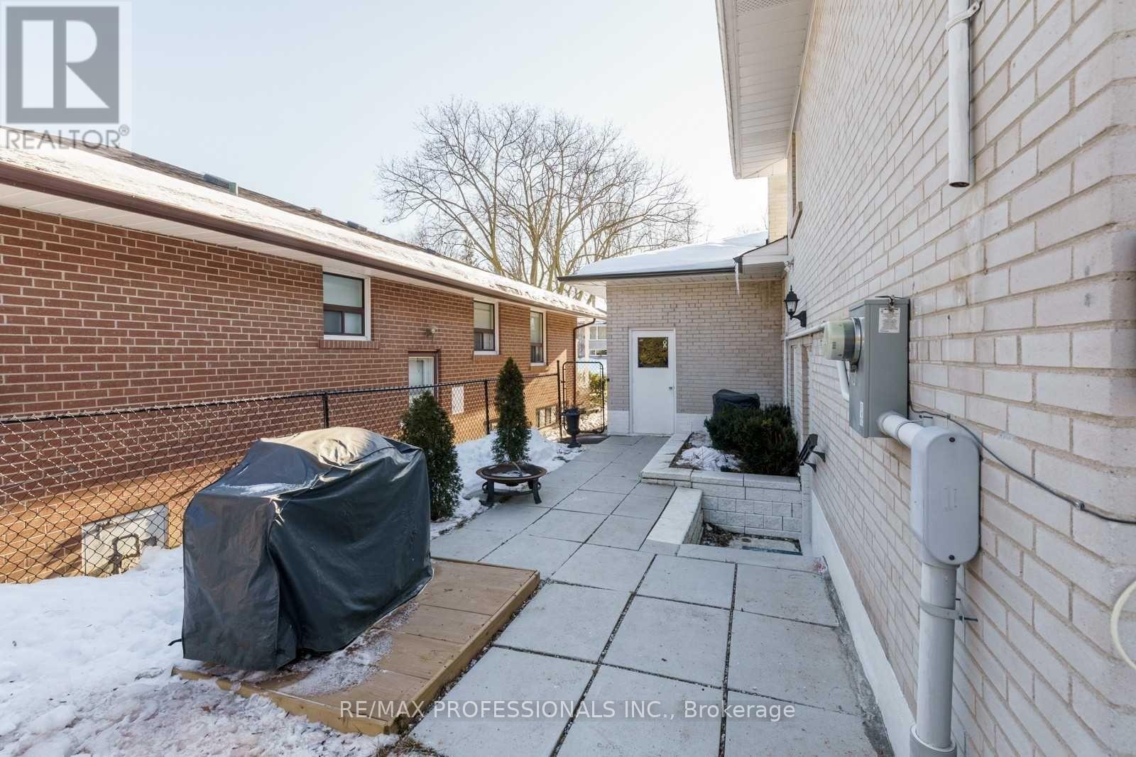 Ground - 11 Grasspoint Crescent, Toronto, Ontario  M9C 2T9 - Photo 13 - W12811836