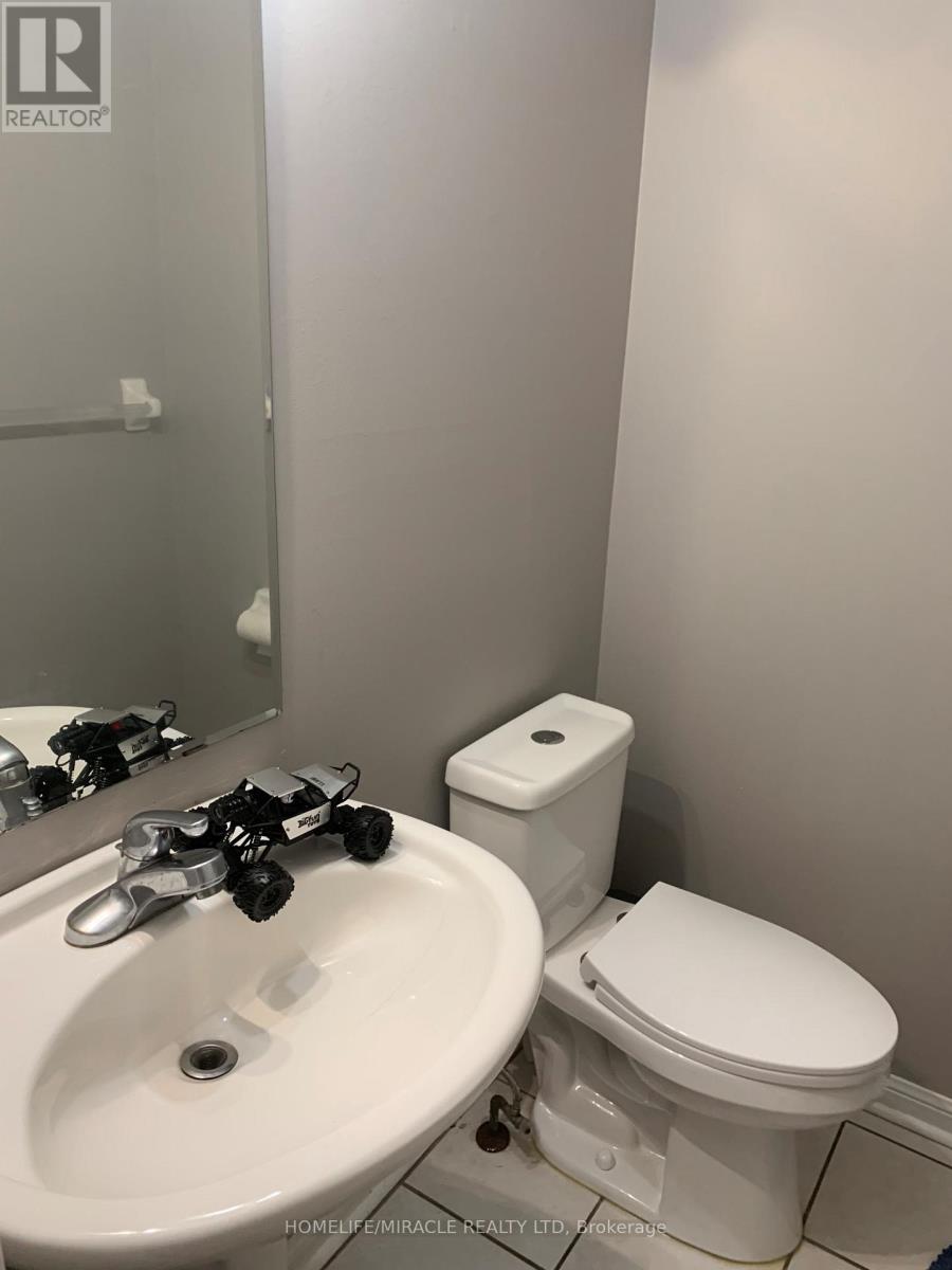 63 Springhurst Avenue, Brampton, Ontario  L7A 1P7 - Photo 10 - W12811906