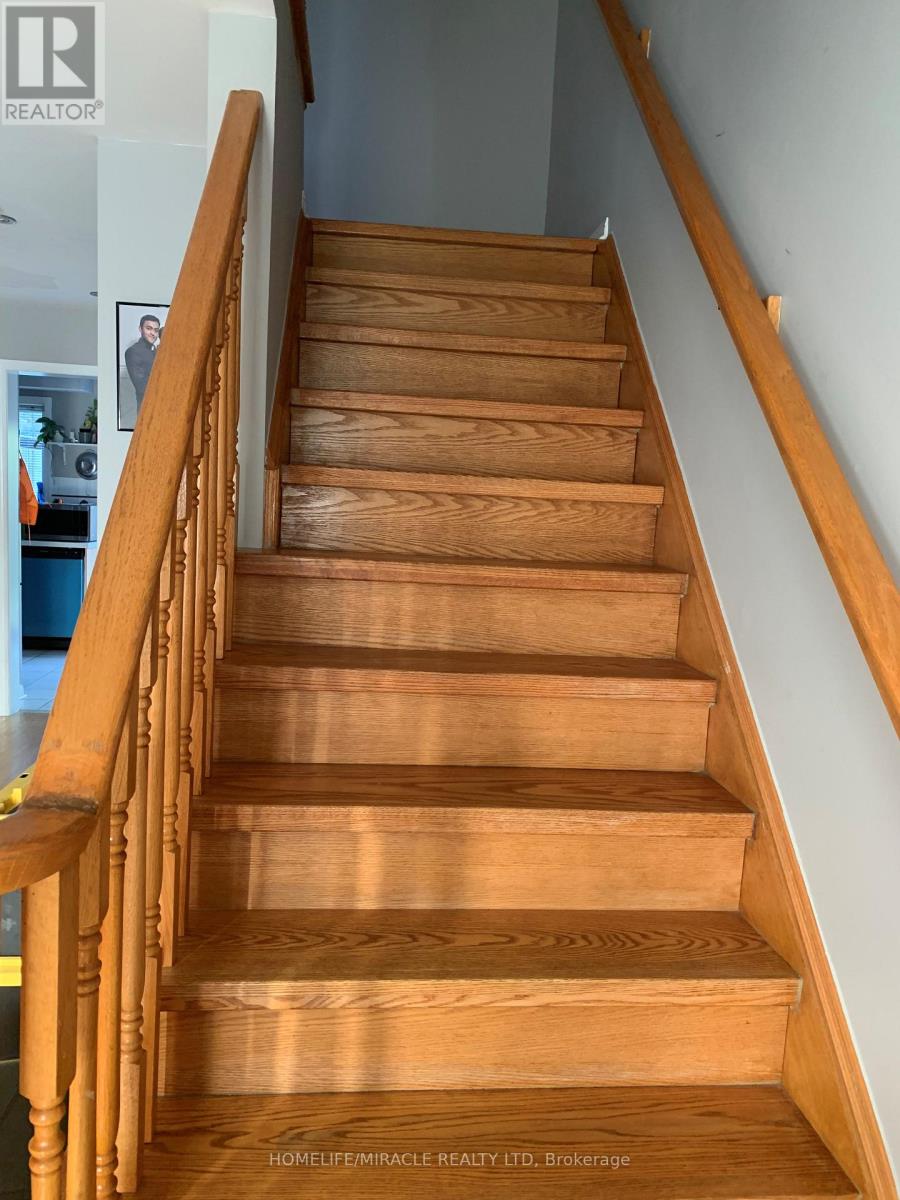 63 Springhurst Avenue, Brampton, Ontario  L7A 1P7 - Photo 6 - W12811906