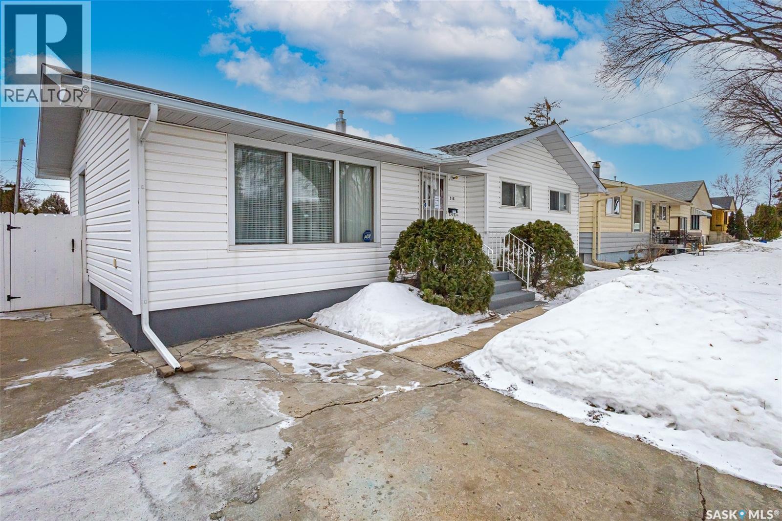 318 Montreal Avenue N, Saskatoon, Saskatchewan  S7L 3N8 - Photo 1 - SK029007