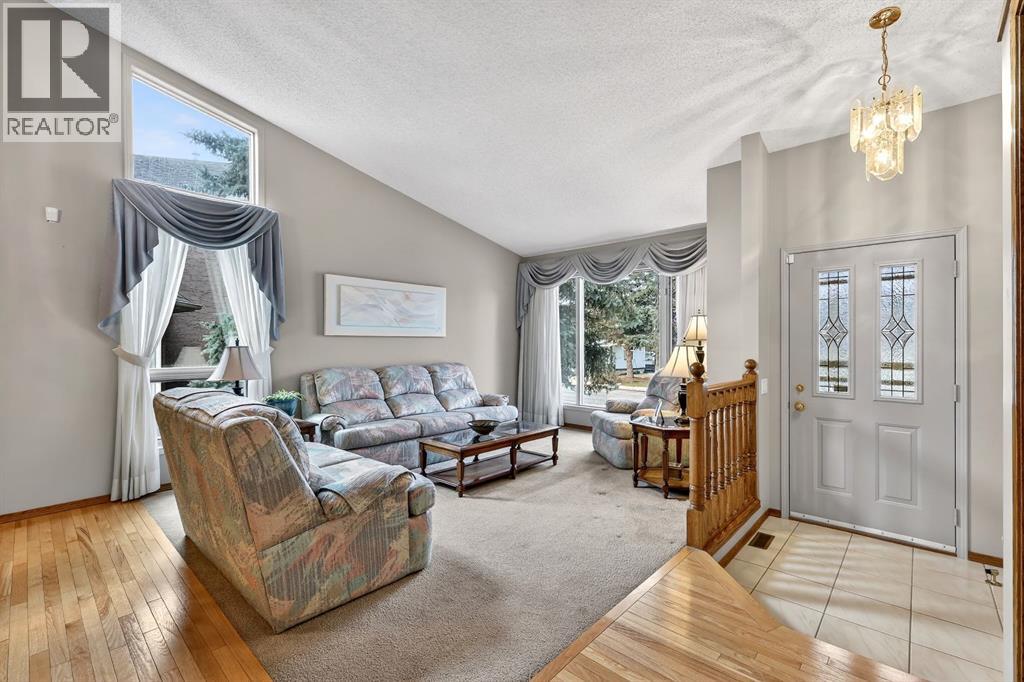 311 Douglasbank Drive Se, Calgary, Alberta  T2Z 2C7 - Photo 4 - A2277070