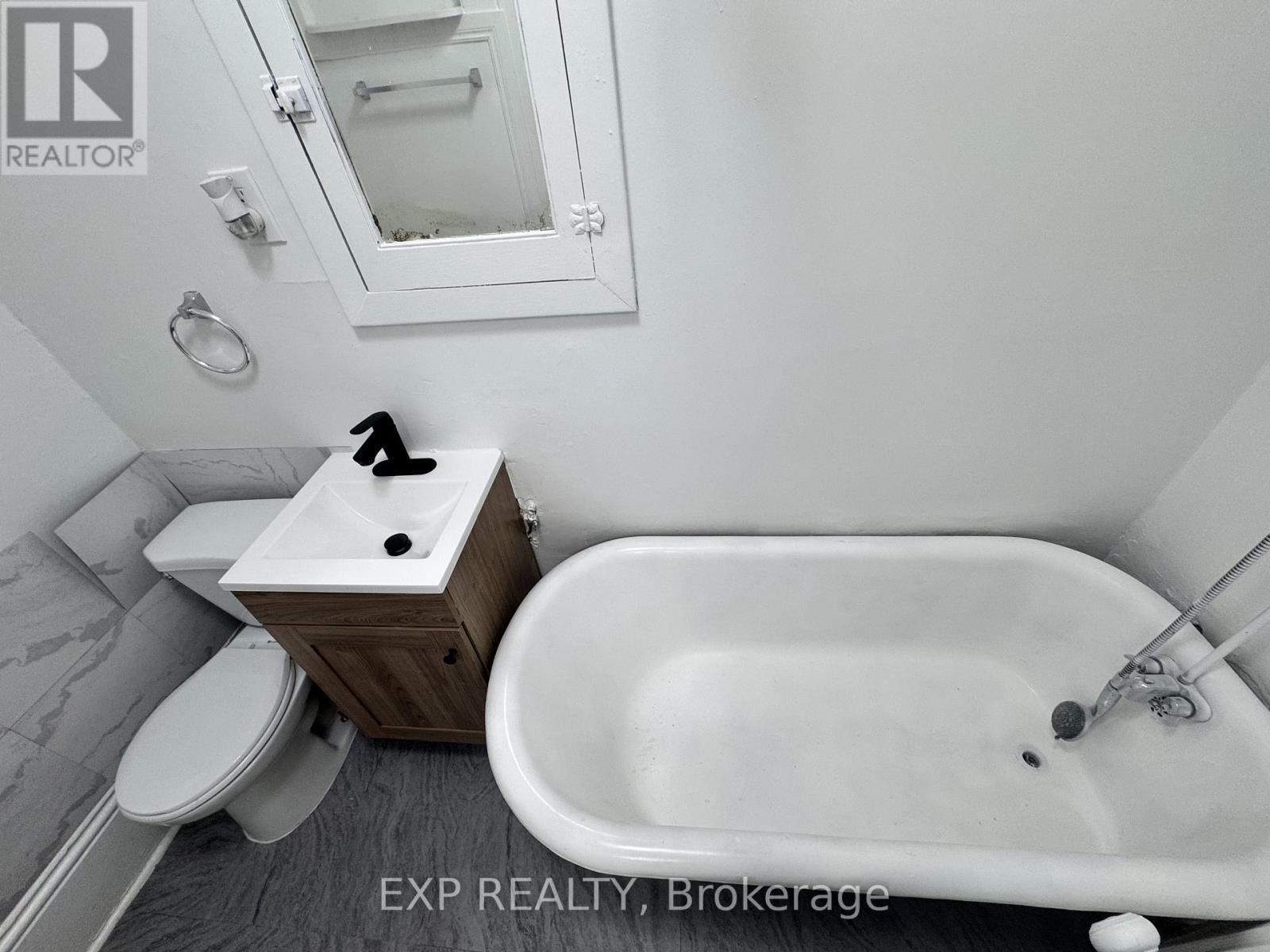 Unit-1 - 321 Hunter Street, Hamilton, Ontario  L8N 1N7 - Photo 5 - X12811844