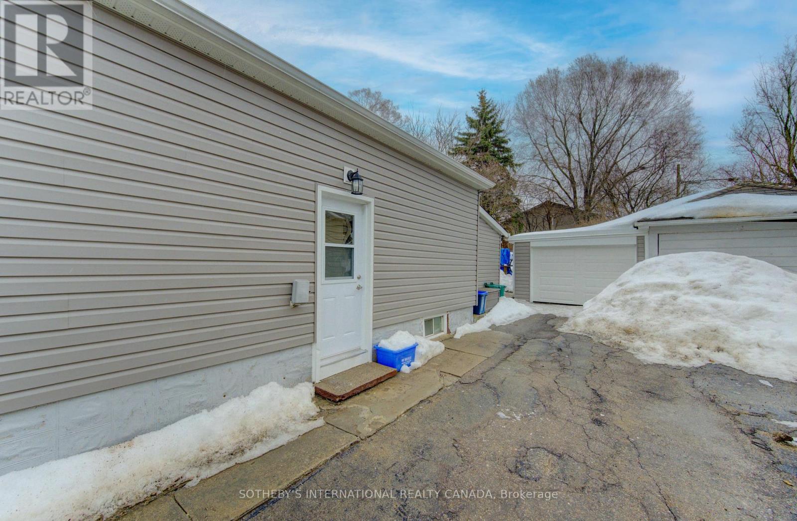 613 Guelph Street, Kitchener, Ontario  N2H 5Y5 - Photo 8 - X12811846