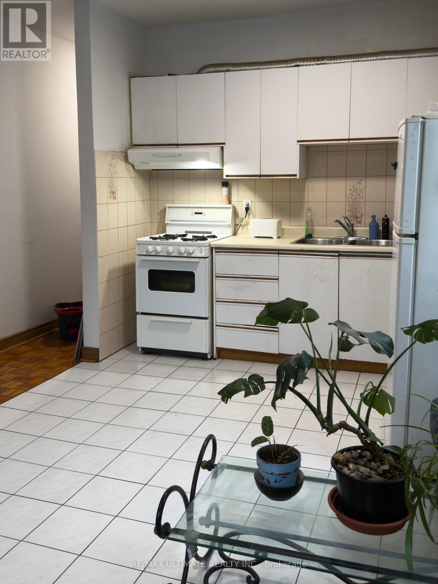 33 Shannon Street, Toronto, Ontario M6J 2E6 - Photo 10 - C12811968