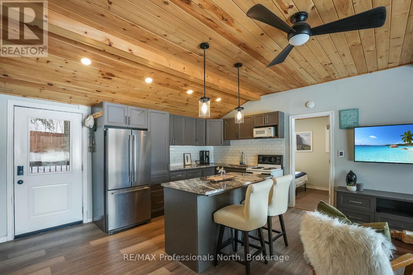 1016 Linsmore Lane, Dysart Et Al (Guilford), Ontario  K0M 1S0 - Photo 3 - X12812016