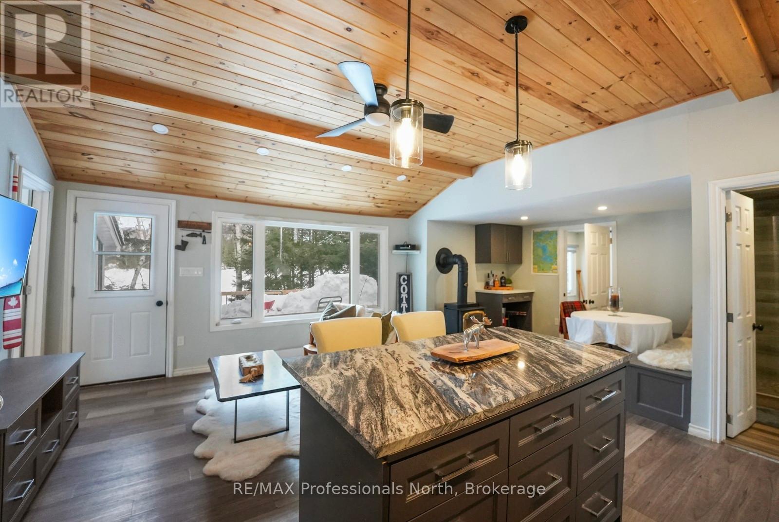 1016 Linsmore Lane, Dysart Et Al (Guilford), Ontario  K0M 1S0 - Photo 5 - X12812016