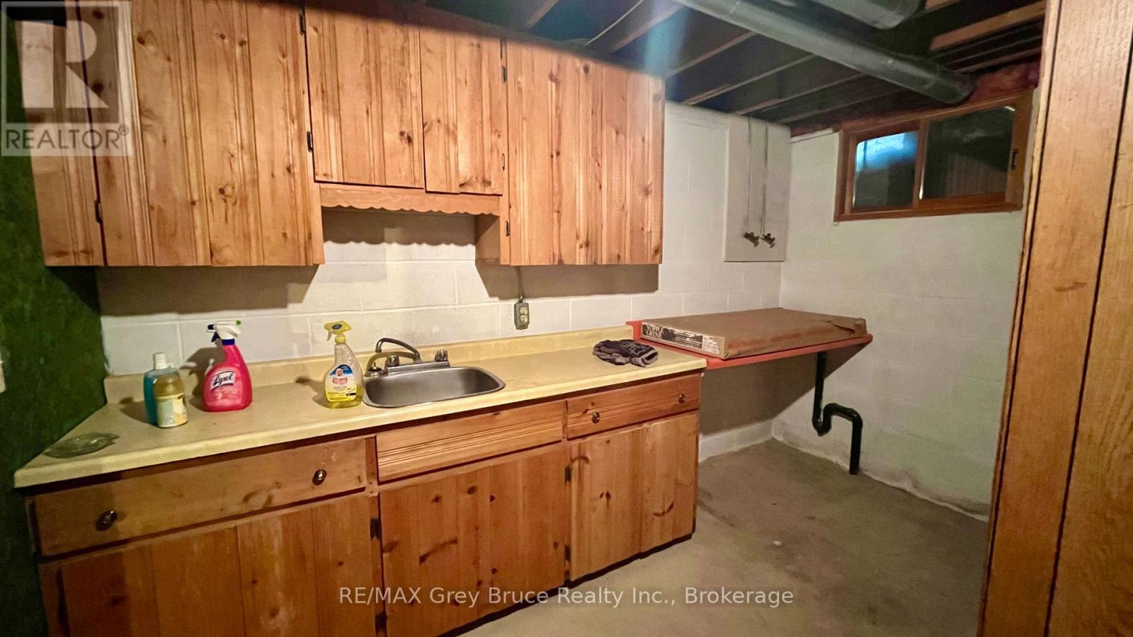 1069 7th Avenue, Hanover, Ontario N4N 2K4 - Photo 14 - X12812100