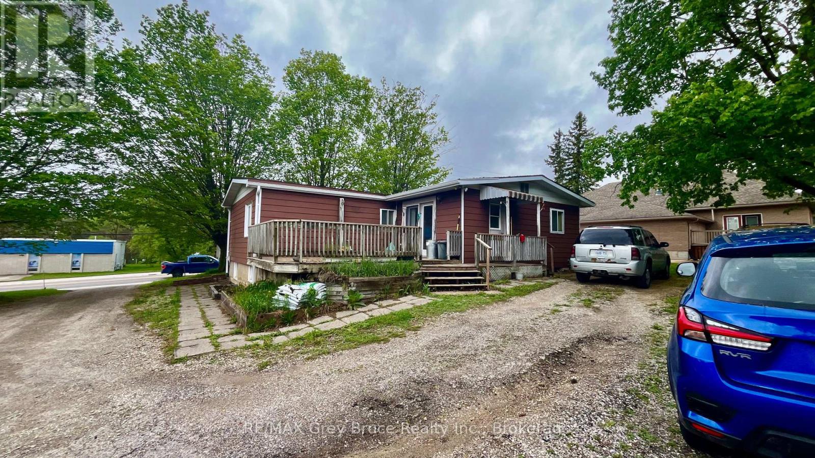 1069 7th Avenue, Hanover, Ontario N4N 2K4 - Photo 2 - X12812100