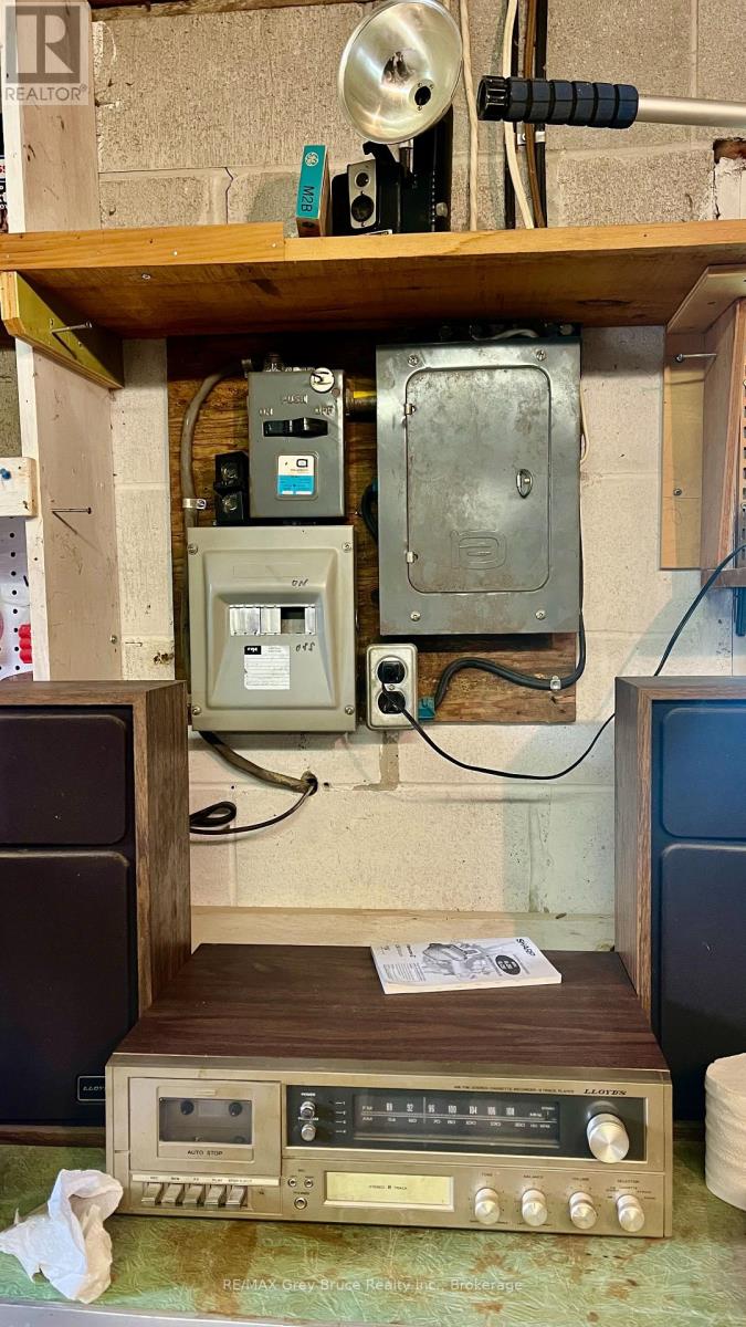 1069 7th Avenue, Hanover, Ontario N4N 2K4 - Photo 25 - X12812100