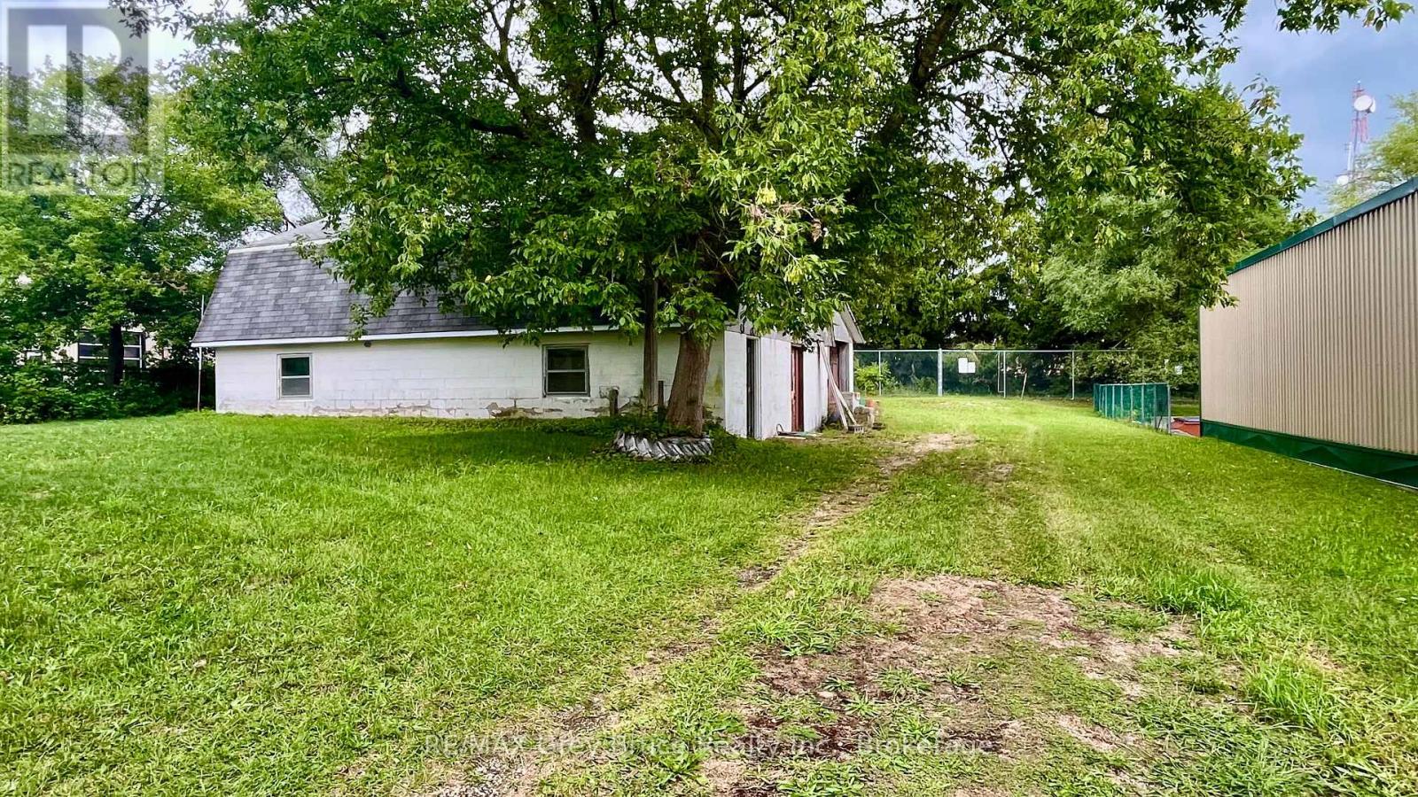 1069 7th Avenue, Hanover, Ontario N4N 2K4 - Photo 3 - X12812100