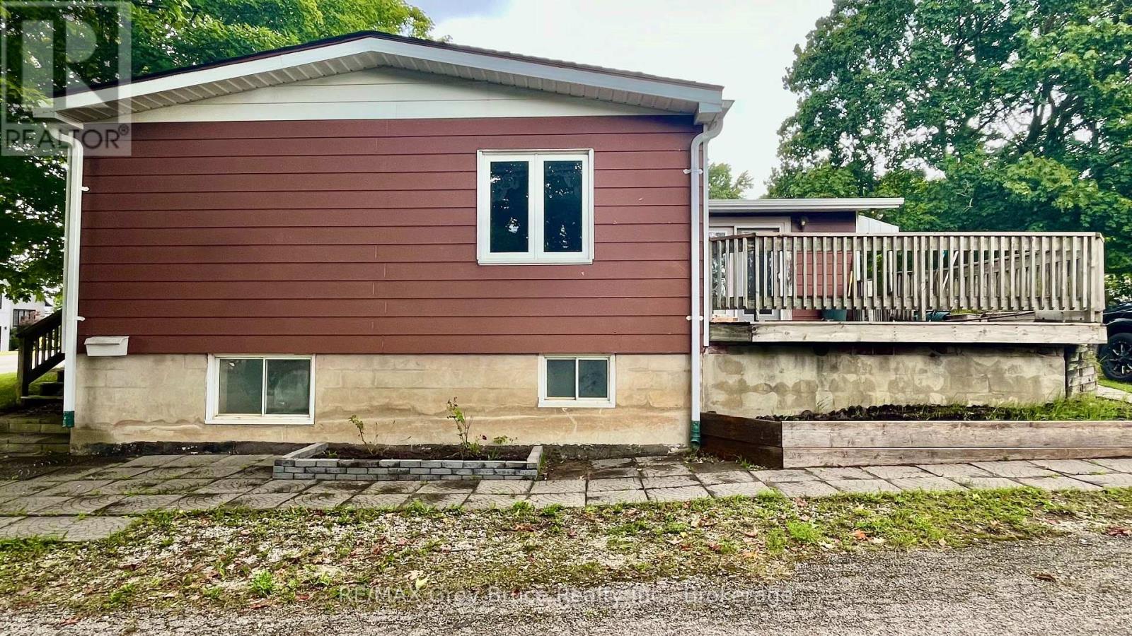 1069 7th Avenue, Hanover, Ontario N4N 2K4 - Photo 30 - X12812100