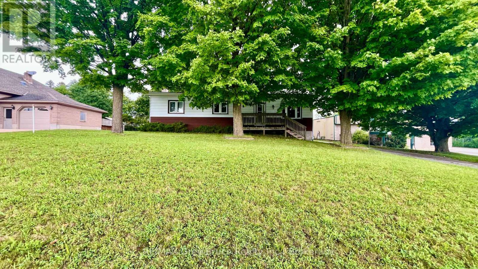 1069 7th Avenue, Hanover, Ontario N4N 2K4 - Photo 32 - X12812100