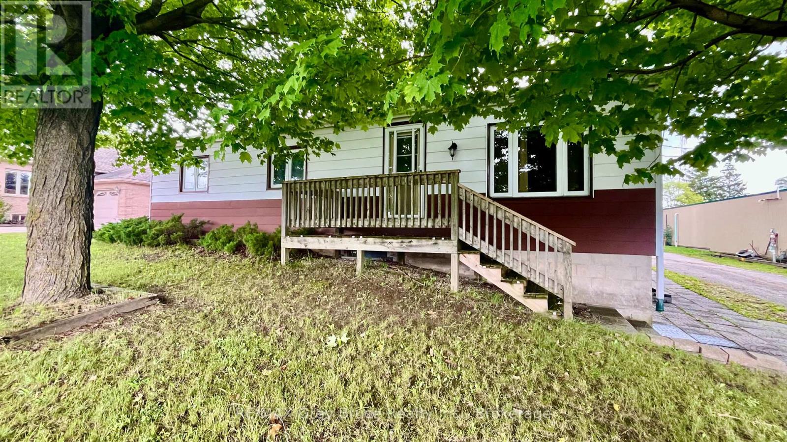 1069 7th Avenue, Hanover, Ontario N4N 2K4 - Photo 33 - X12812100