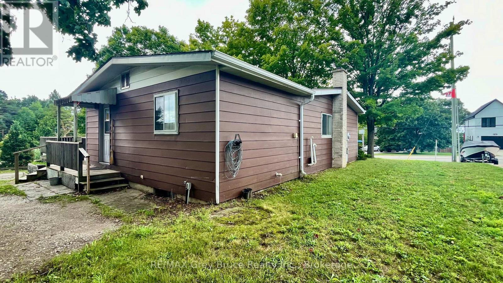 1069 7th Avenue, Hanover, Ontario N4N 2K4 - Photo 35 - X12812100