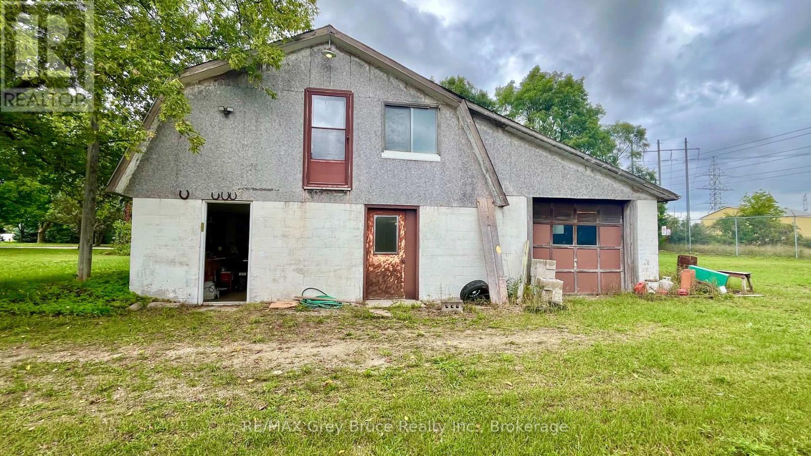 1069 7th Avenue, Hanover, Ontario N4N 2K4 - Photo 4 - X12812100