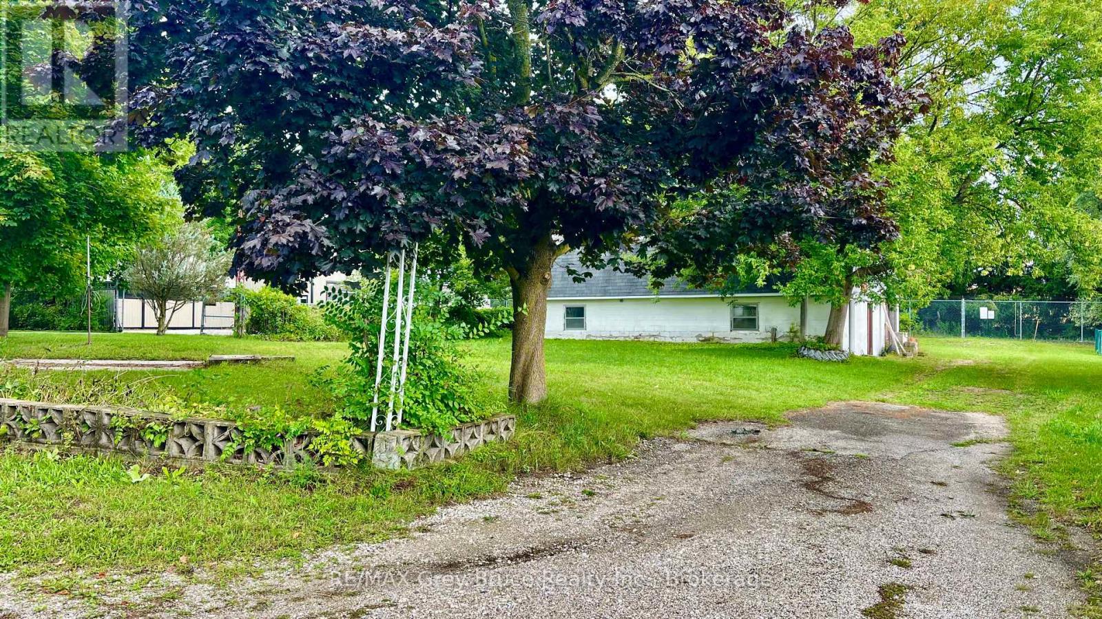 1069 7th Avenue, Hanover, Ontario N4N 2K4 - Photo 6 - X12812100