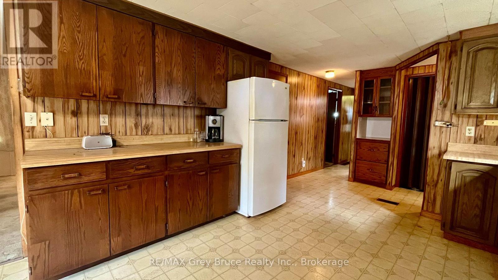 1069 7th Avenue, Hanover, Ontario N4N 2K4 - Photo 8 - X12812100