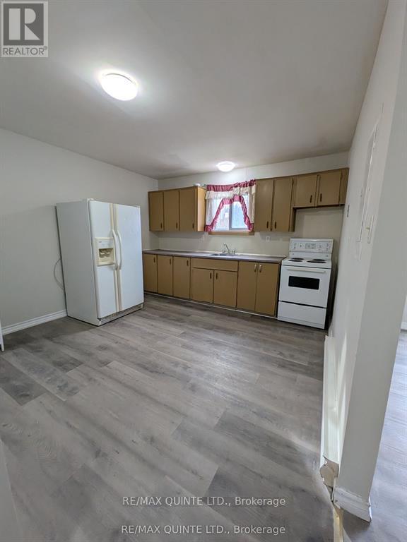 4 - 157 Stanley Street, Quinte West (Trenton Ward), Ontario  K8V 6B3 - Photo 4 - X12812072