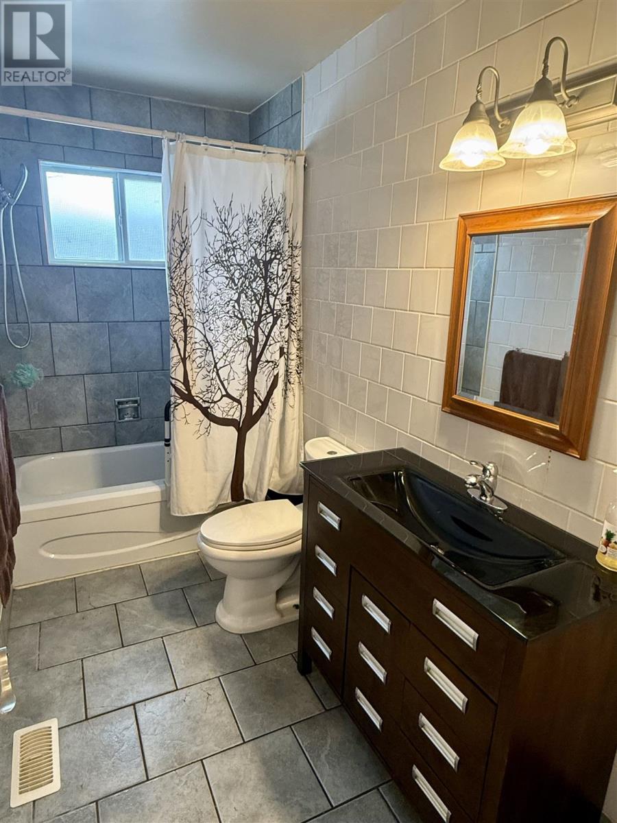 41 Robertson Rd, Elliot Lake, Ontario  P5A 1C9 - Photo 24 - SM260342