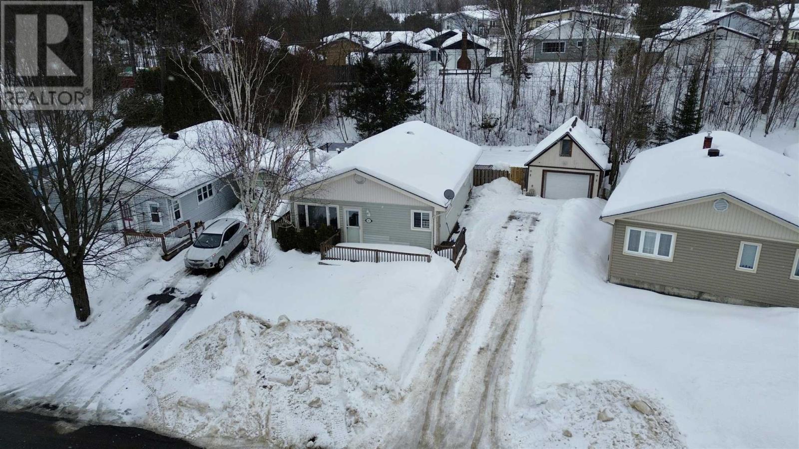 41 Robertson Rd, Elliot Lake, Ontario  P5A 1C9 - Photo 4 - SM260342