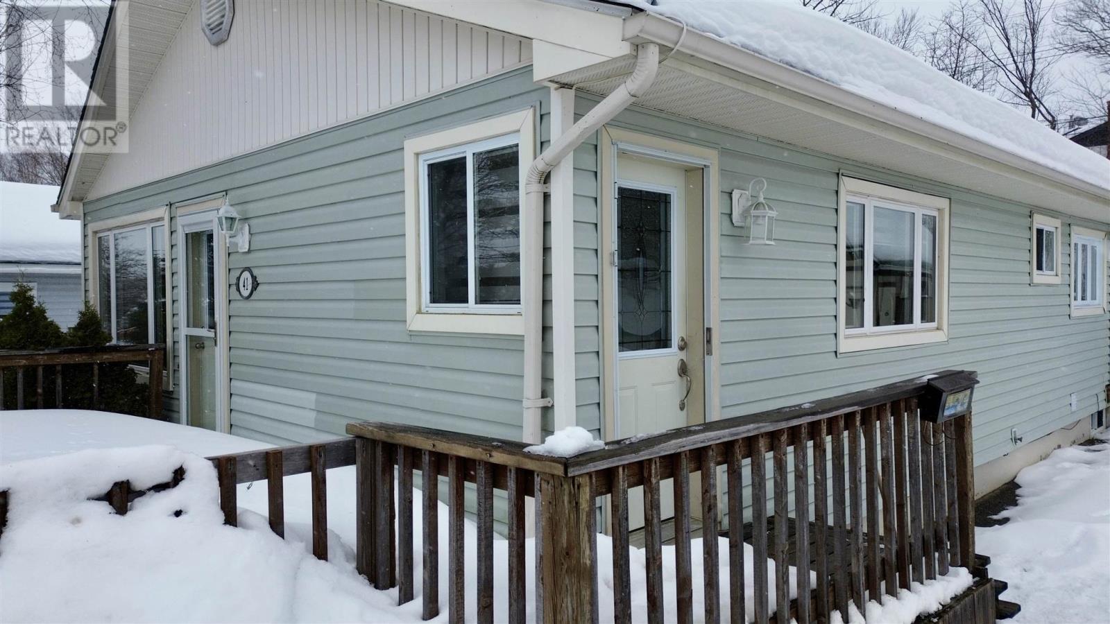 41 Robertson Rd, Elliot Lake, Ontario  P5A 1C9 - Photo 6 - SM260342