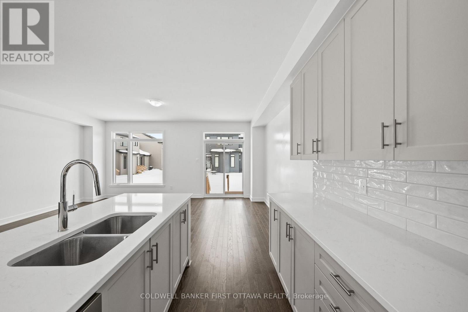 461 Shuttleworth Drive, Ottawa, Ontario  K1T 0T6 - Photo 6 - X12811988