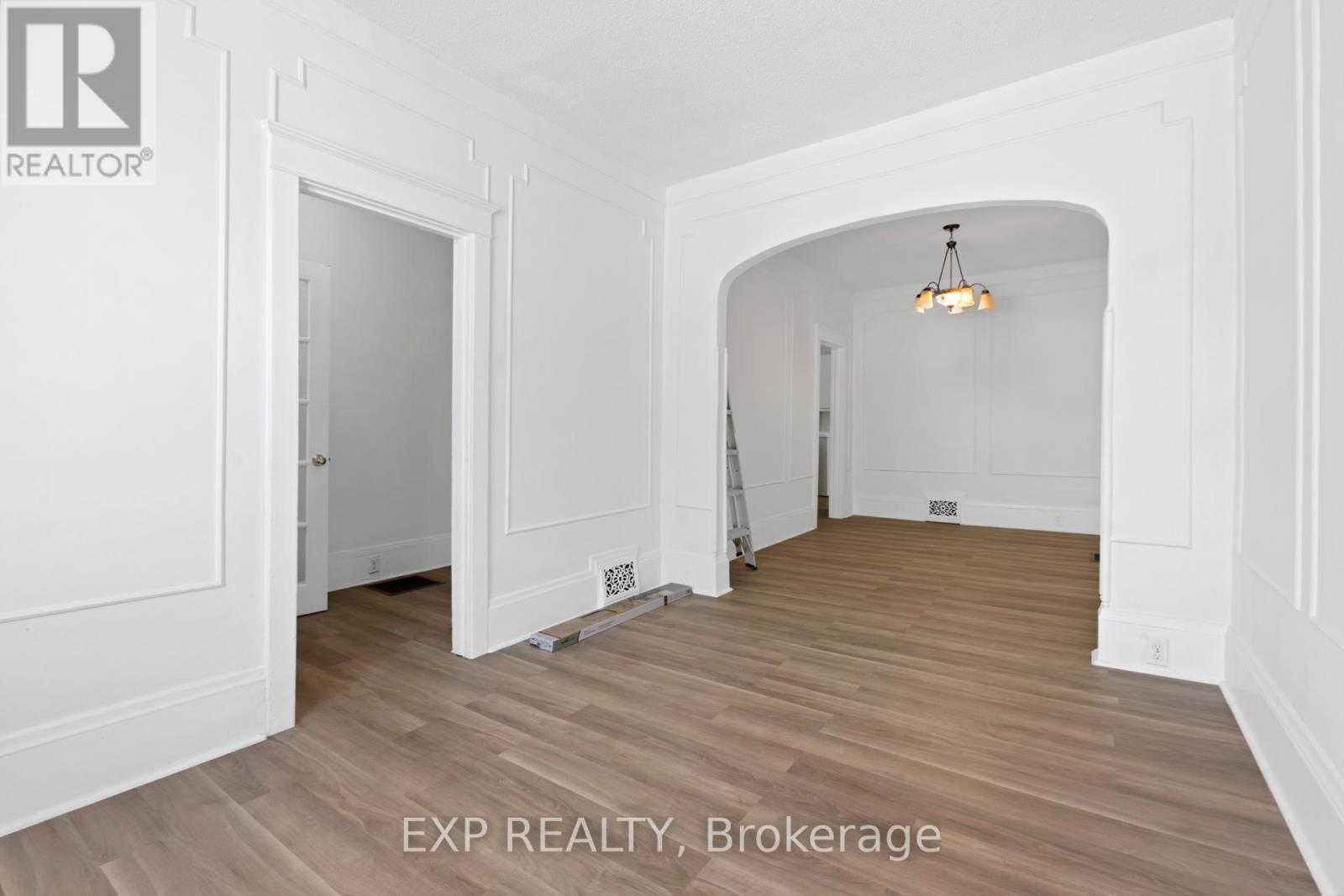 292-294 Clarence Street, Ottawa, Ontario  K1N 5R3 - Photo 5 - X12812038