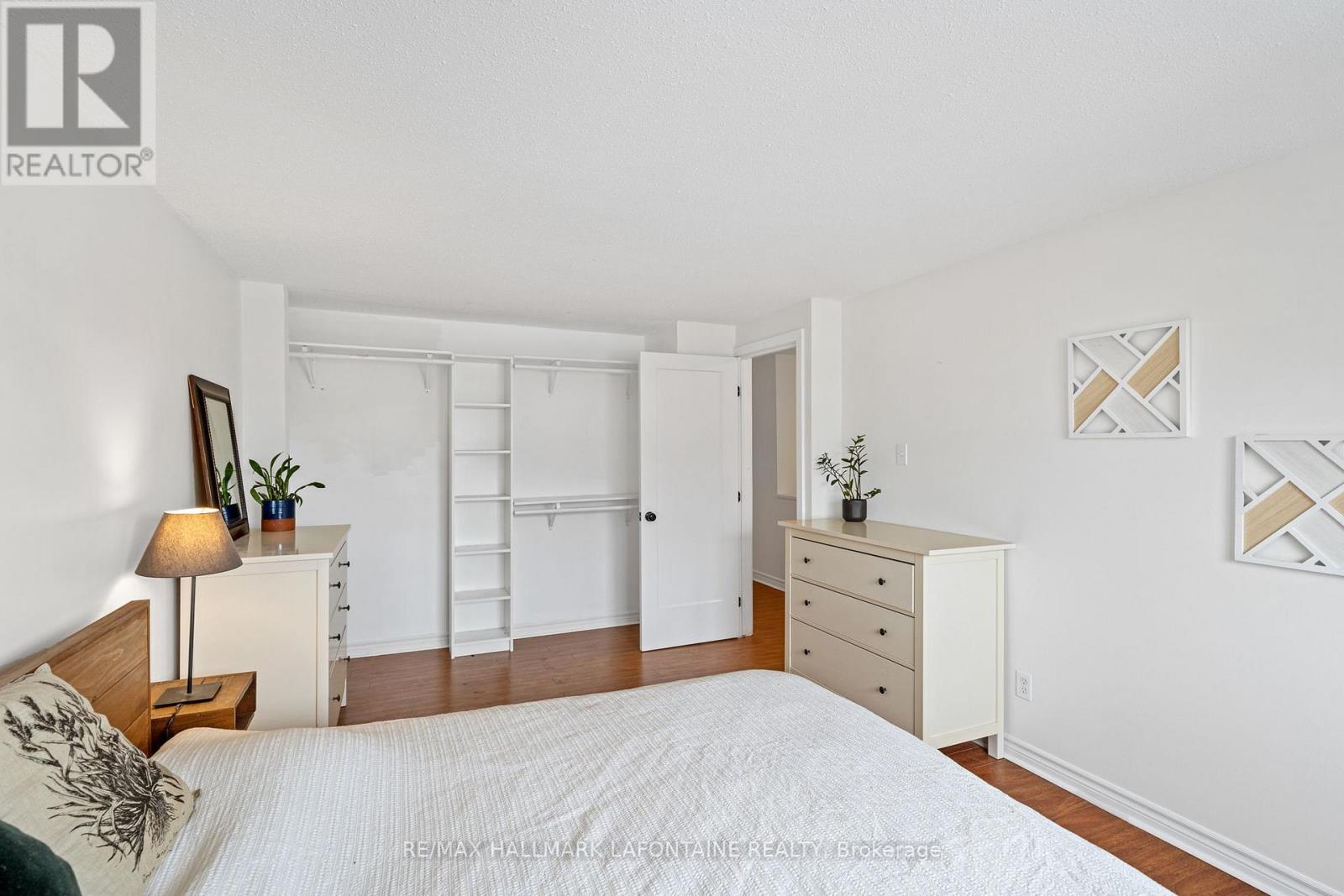 2275 Orient Park Drive, Ottawa, Ontario  K1B 4Y2 - Photo 19 - X12812098