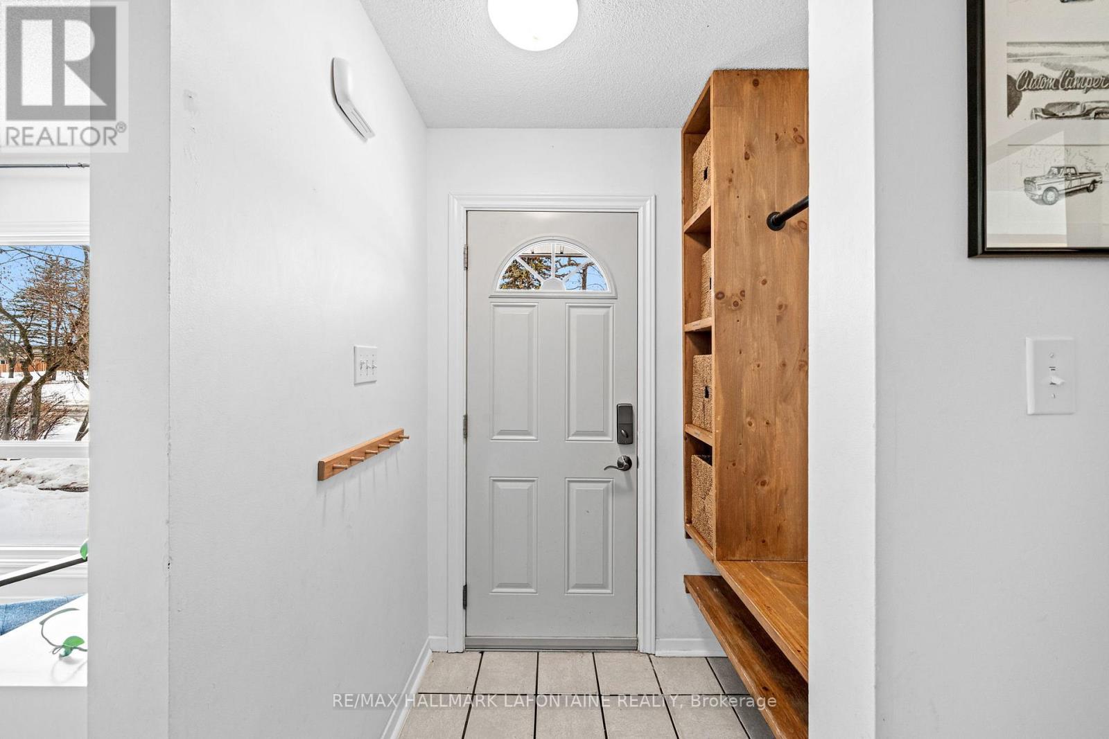 2275 Orient Park Drive, Ottawa, Ontario  K1B 4Y2 - Photo 2 - X12812098