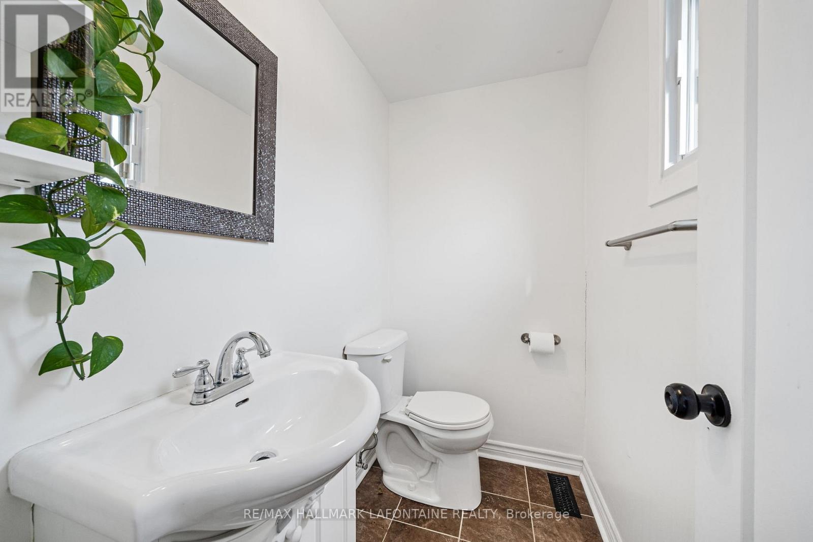 2275 Orient Park Drive, Ottawa, Ontario  K1B 4Y2 - Photo 21 - X12812098