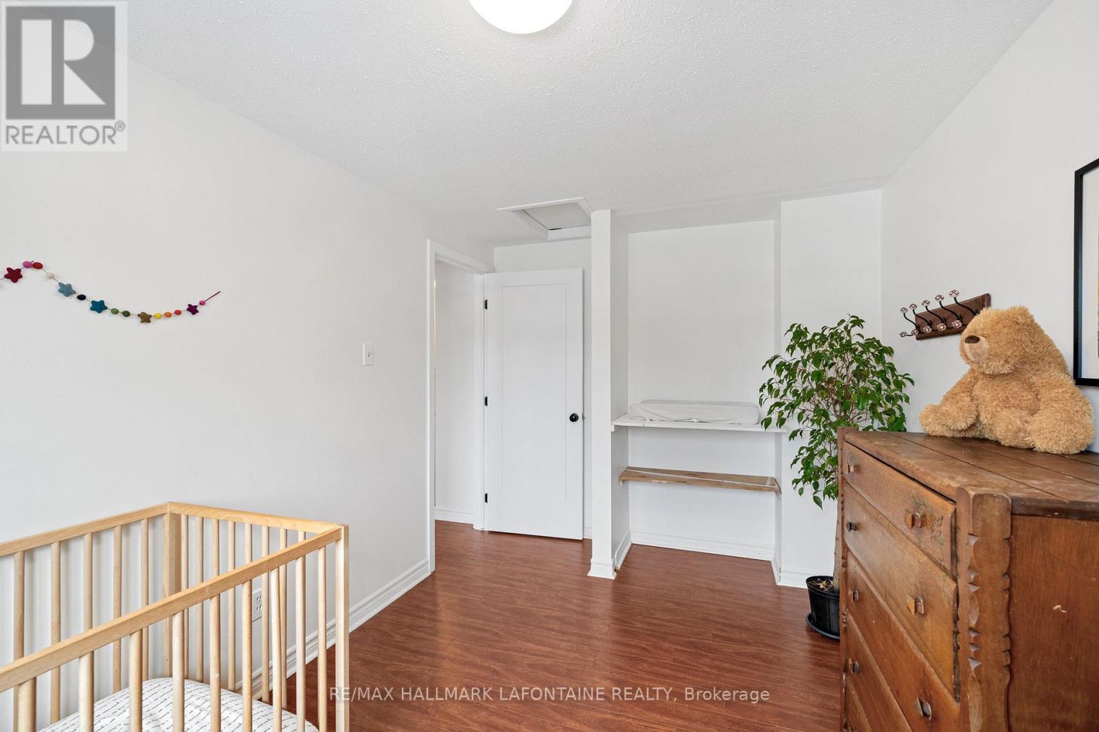 2275 Orient Park Drive, Ottawa, Ontario  K1B 4Y2 - Photo 25 - X12812098