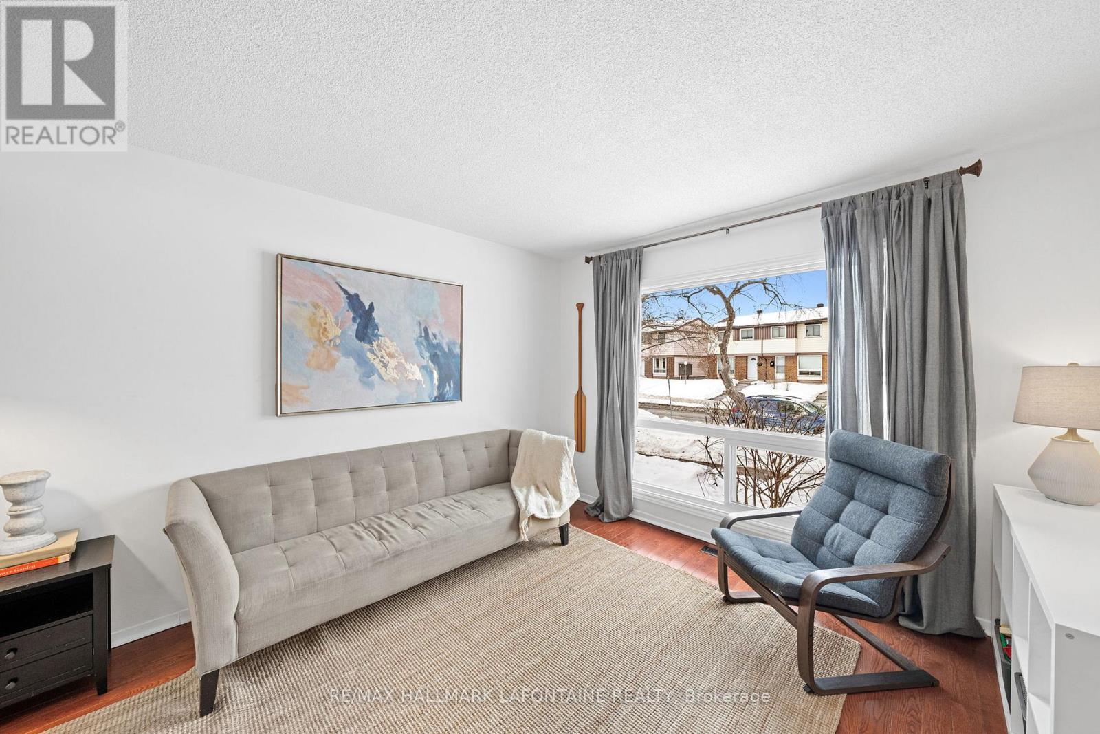 2275 Orient Park Drive, Ottawa, Ontario  K1B 4Y2 - Photo 3 - X12812098