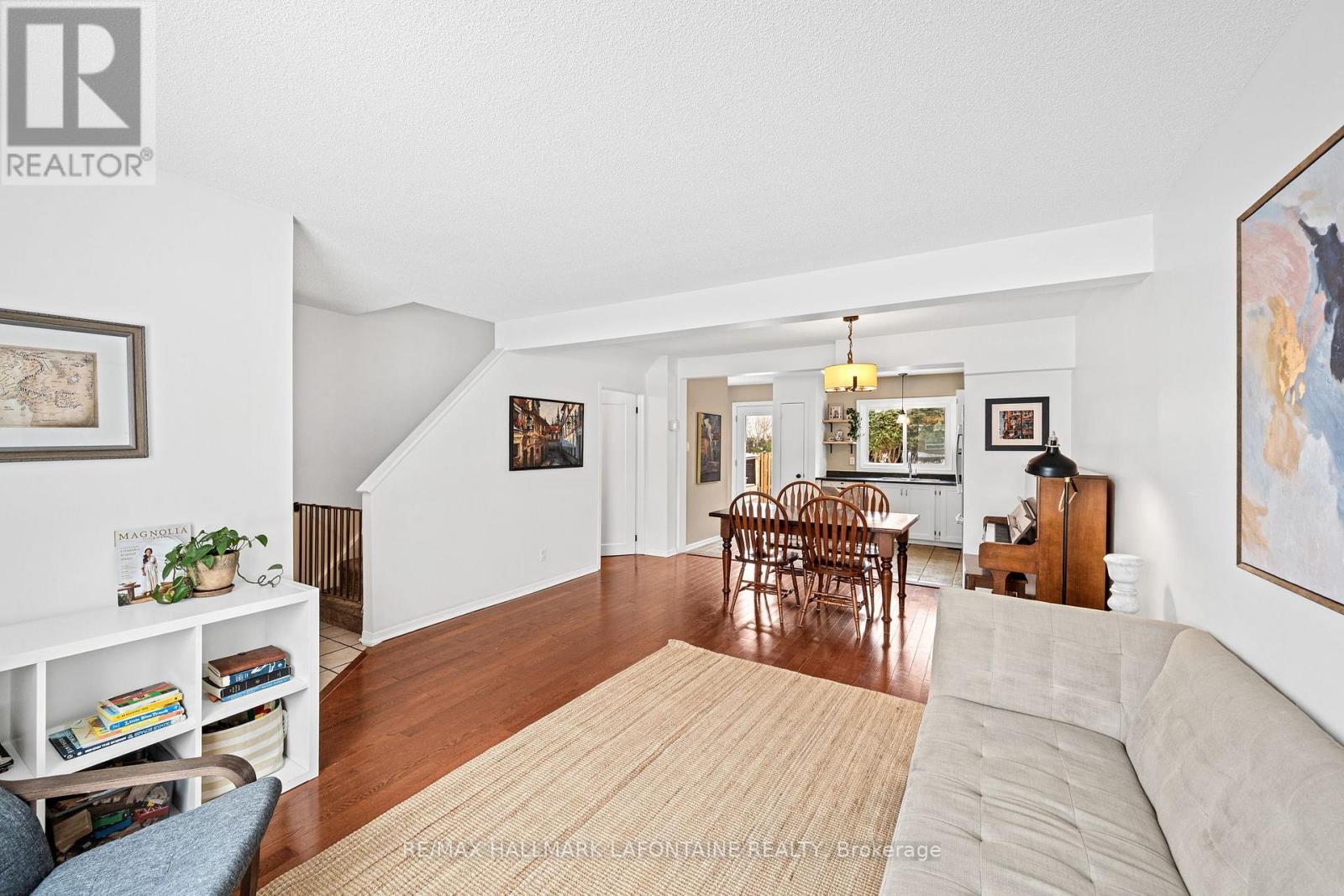 2275 Orient Park Drive, Ottawa, Ontario  K1B 4Y2 - Photo 5 - X12812098