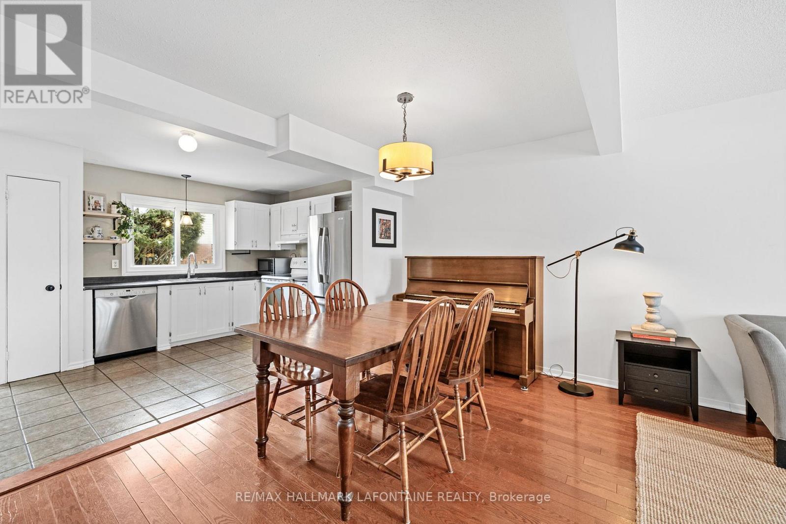 2275 Orient Park Drive, Ottawa, Ontario  K1B 4Y2 - Photo 6 - X12812098