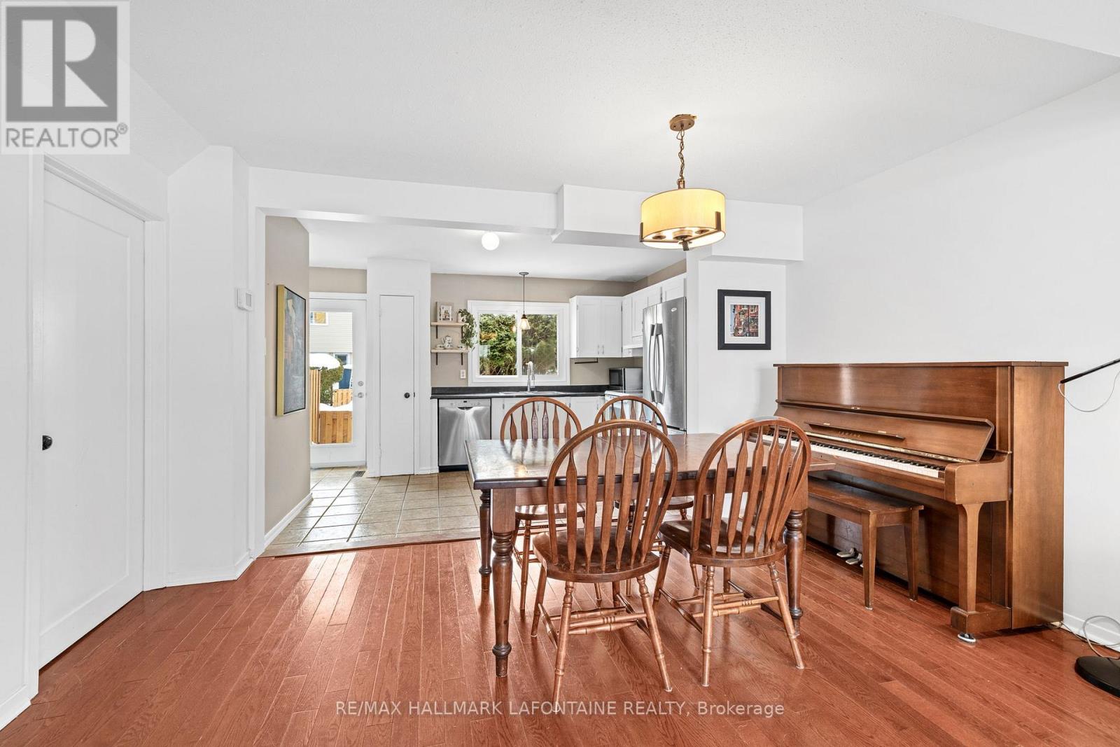 2275 Orient Park Drive, Ottawa, Ontario  K1B 4Y2 - Photo 7 - X12812098