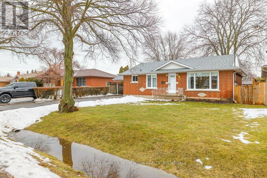 26 Howard Avenue, St. Catharines, Ontario  L2N 3X1 - Photo 4 - X12802126