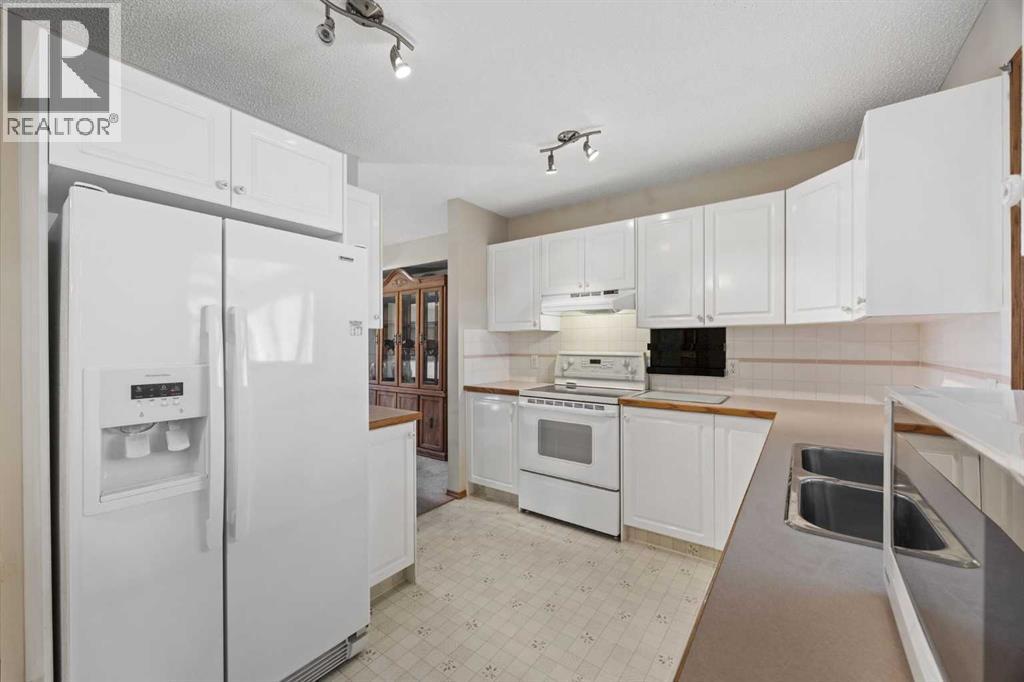 220 Sunset Place, Okotoks, Alberta  T1S 1P3 - Photo 11 - A2268466