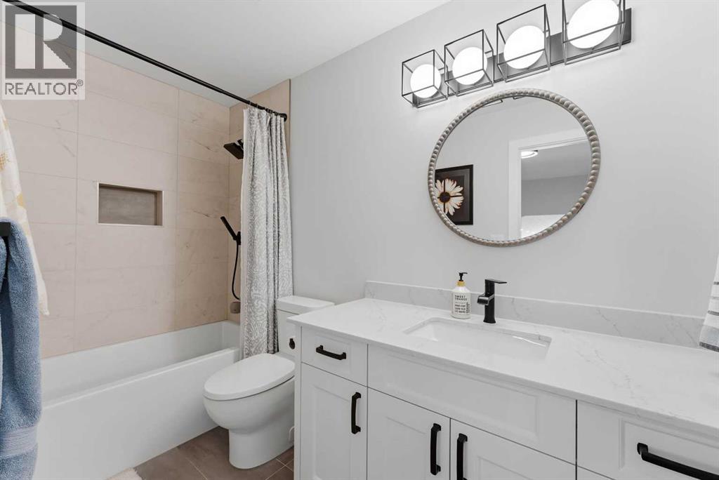 6725 Livingstone Drive Sw, Calgary, Alberta  T3E 6J2 - Photo 22 - A2286743