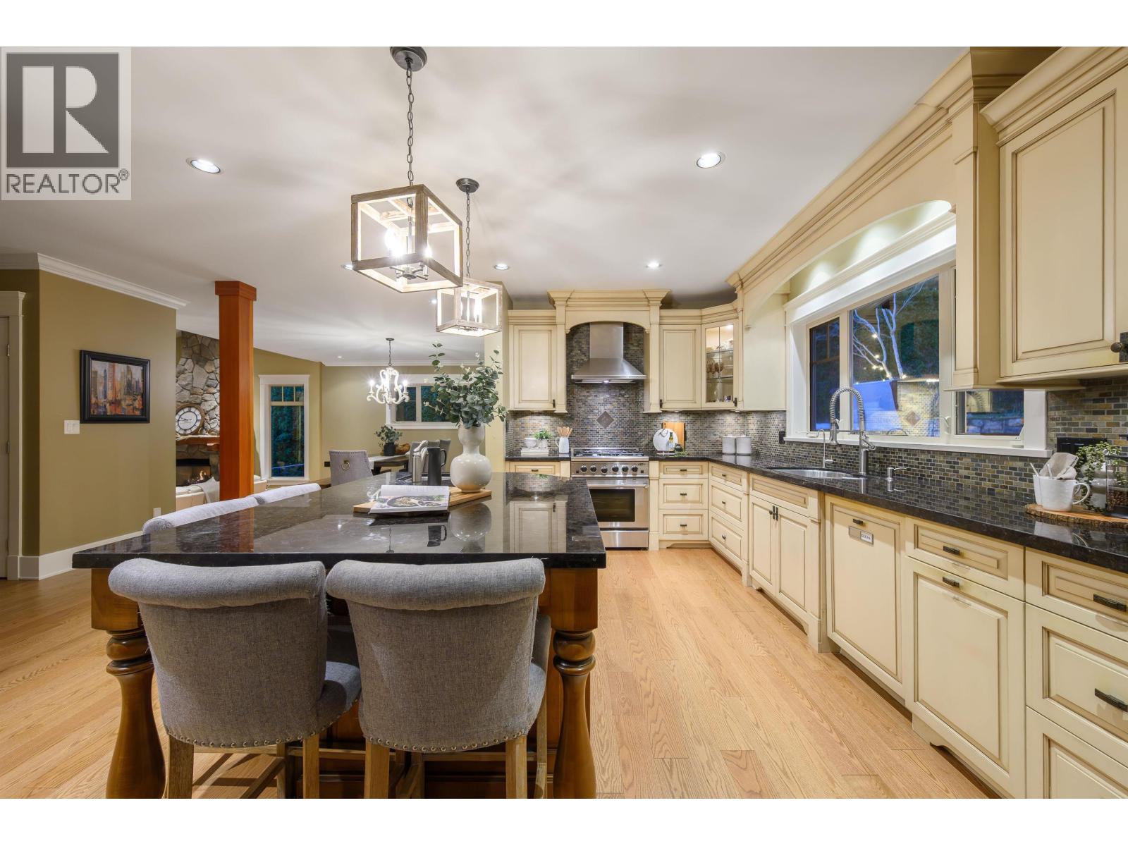 3402 Anne Macdonald Way, North Vancouver, British Columbia  V7G 2S7 - Photo 6 - R3092375