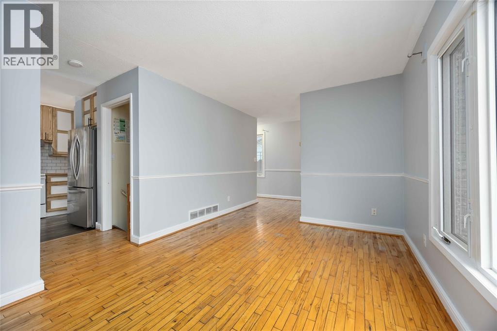 111 Bedford Crescent, Sarnia, Ontario  N7S 4B4 - Photo 5 - 26001210