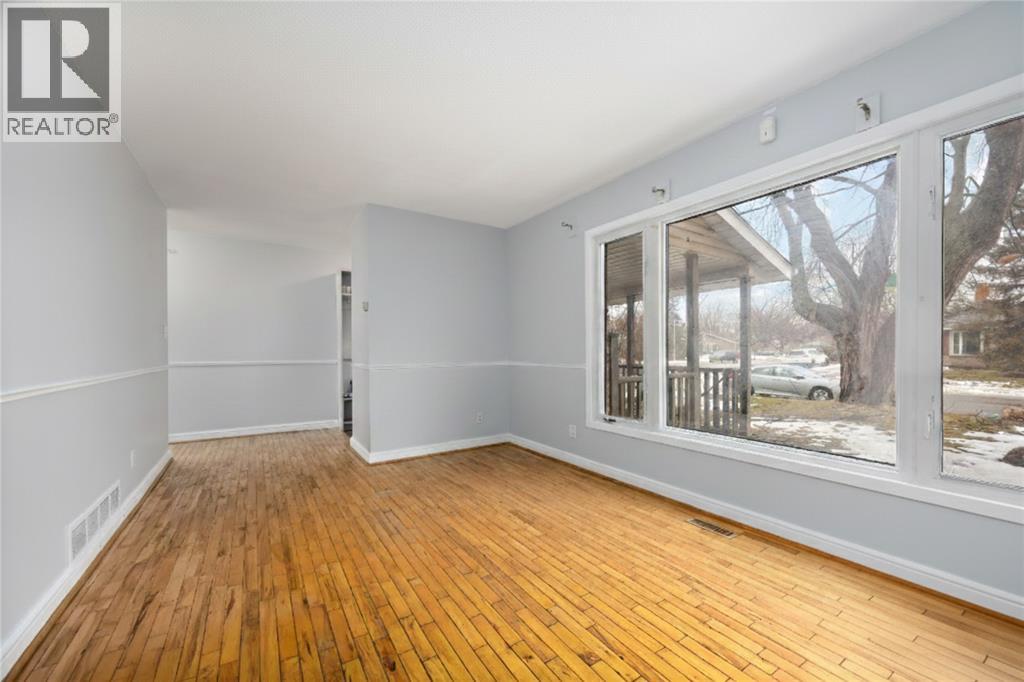 111 Bedford Crescent, Sarnia, Ontario  N7S 4B4 - Photo 6 - 26001210