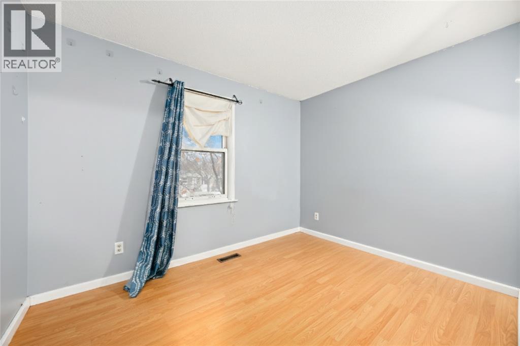 111 Bedford Crescent, Sarnia, Ontario  N7S 4B4 - Photo 8 - 26001210