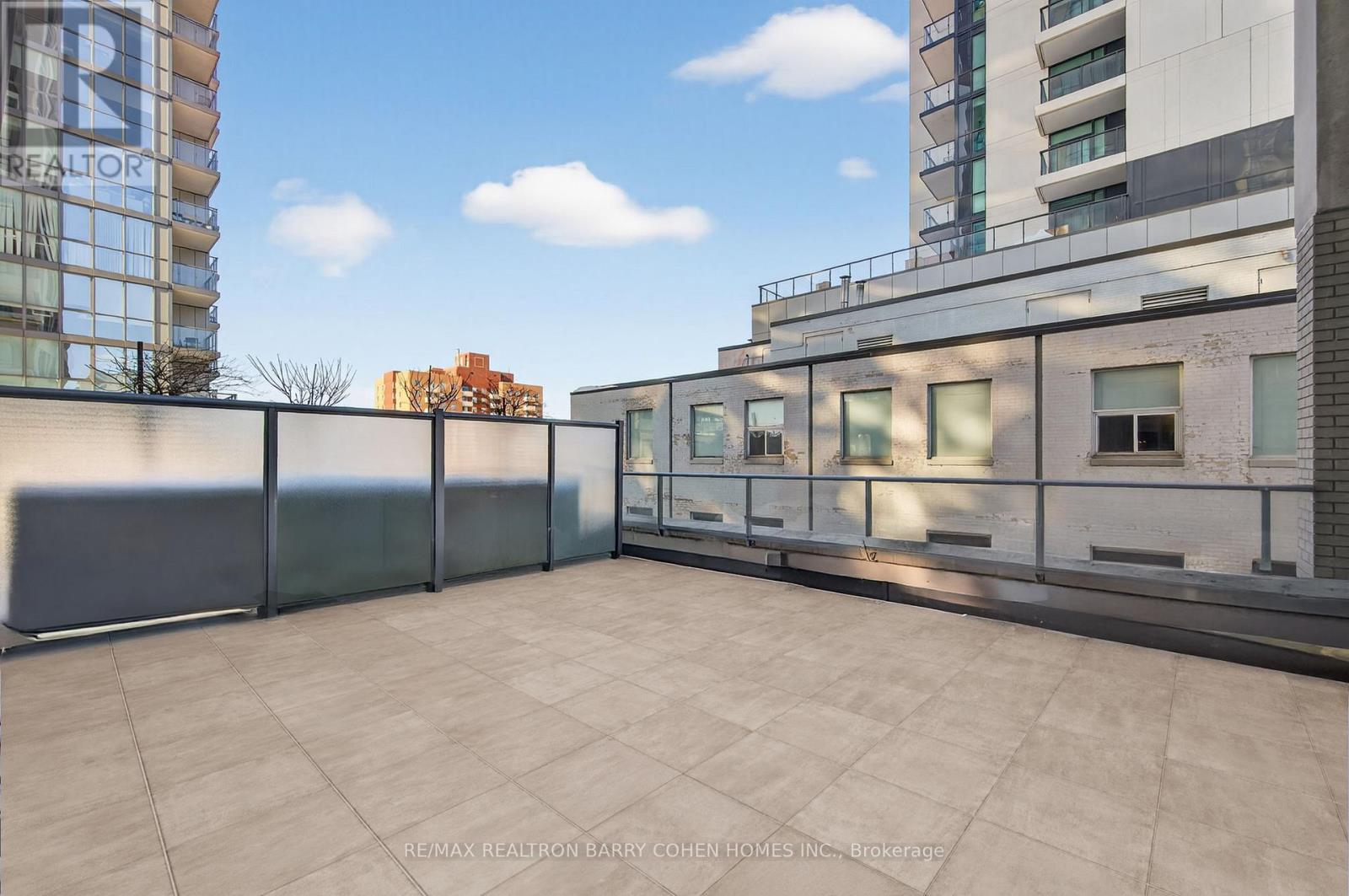 301 - 500 St Clair Avenue W, Toronto, Ontario  M6C 1A8 - Photo 15 - C12812010