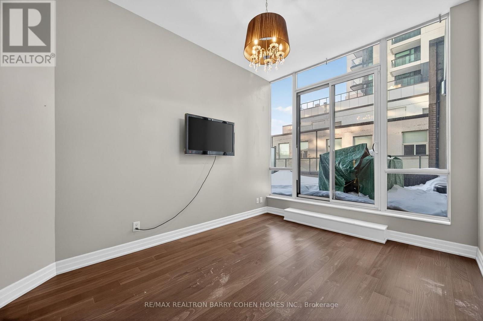 301 - 500 St Clair Avenue W, Toronto, Ontario  M6C 1A8 - Photo 16 - C12812010