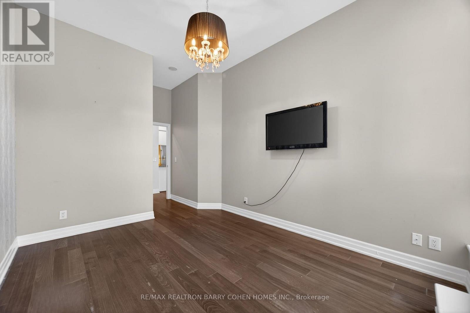 301 - 500 St Clair Avenue W, Toronto, Ontario  M6C 1A8 - Photo 17 - C12812010