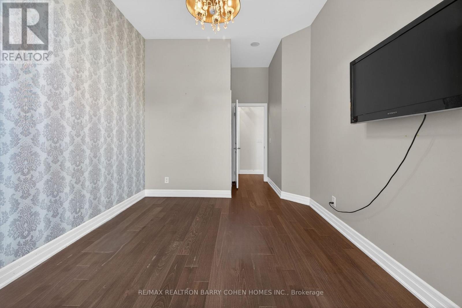 301 - 500 St Clair Avenue W, Toronto, Ontario  M6C 1A8 - Photo 19 - C12812010